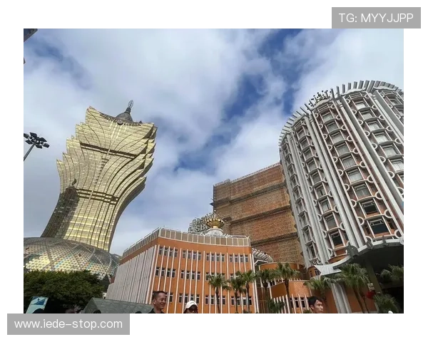 澳门葡京大楼图片集:夜色中璀璨夺目的建筑美景 澳门葡京大楼图片集:夜色中璀璨夺目的建筑美景